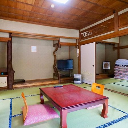Готель Takaosou Юфу Екстер'єр фото