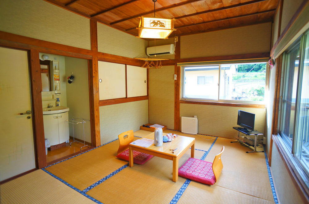 Готель Takaosou Юфу Екстер'єр фото